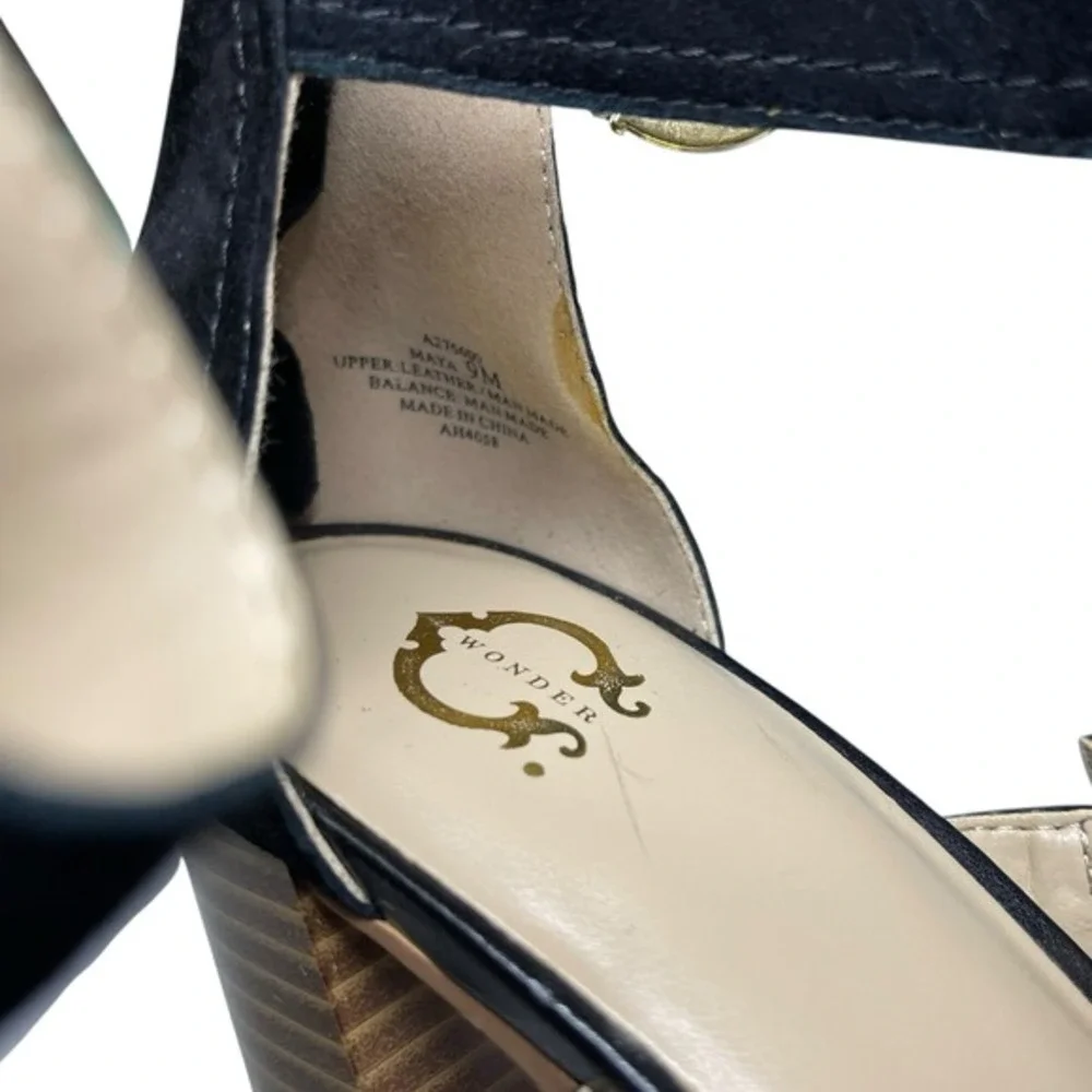 Wonder 9M Black Maya Block Heel Sandal Multi Strap Buckle‎ Gold Hardware Classic
